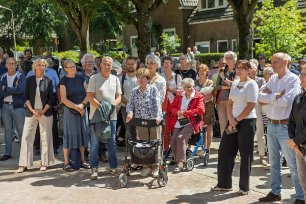 Oplevering woongebouw Vlierestraat met bewoners