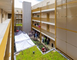 Oplevering woongebouw Portier in Druten met bewoners