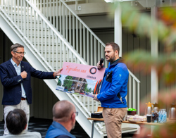 Oplevering Introgebouw in Druten aan de Van Heemstraweg samen met bewoners